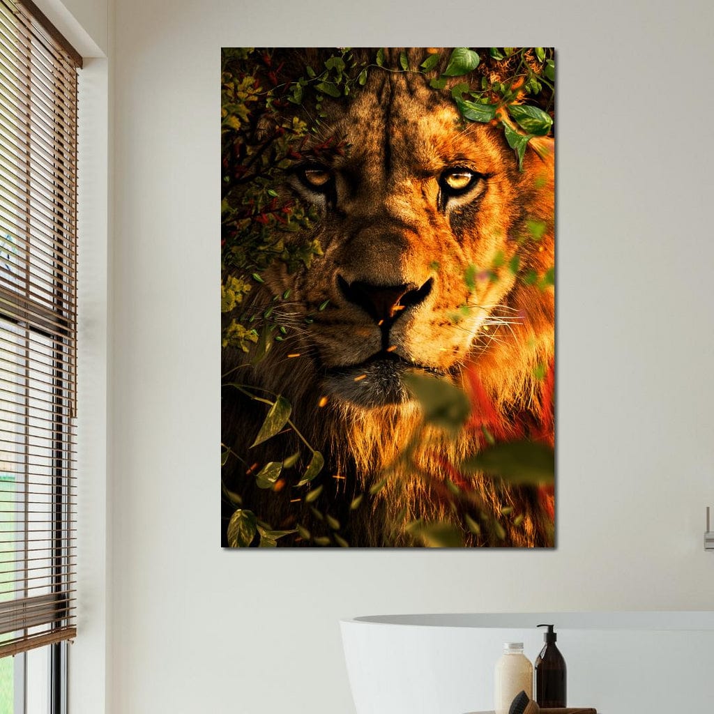 tablou canvas cu un chip de leu surprins la vanatoare printre frunze