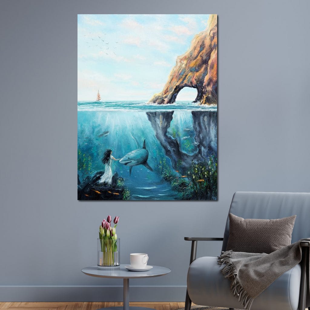 tablou canvas cu o femeie si un rechin in adancurile marii, langa o stanca uriasa, formand un peisaj de poveste cu cer senin si un stol de pasari in zbor