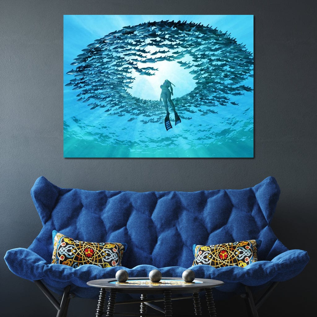 tablou canvas cu un scafandru inconjurat de multi pesti, in adancurile oceanului strapuns de raze de lumina
