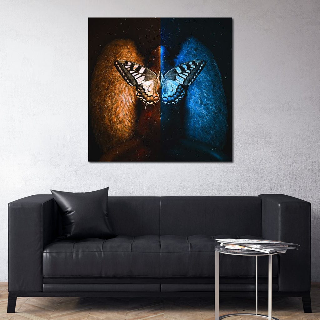 tablou canvas cu un fluture centrat intre o nuanta calda de foc si una rece, pe fundal instelat si angelic