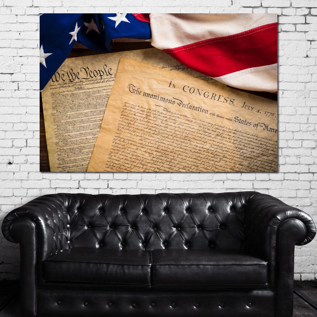 tabel canvas cu steagul american alaturi de Declaratia de Independenta si Constitutia Americii