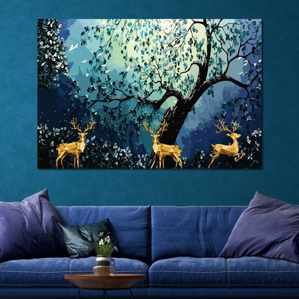 tablou canvas cu un peisaj de basm, cu trei cerbi de aur intr-o padure verde in lumina lunii, pe fundal nocturn si magic