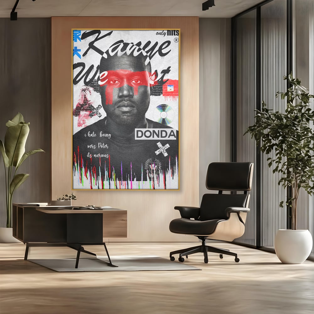 Tablou canvas cu tablou canvas cu portretul stilizat al lui kanye west, in rama de aluminiu auriu, pe perete intr-un birou