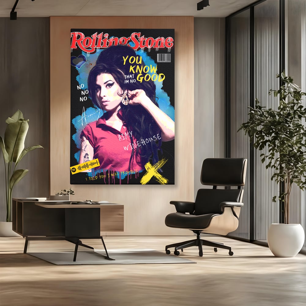 Tablou canvas cu tablou canvas cu amy winehouse pe coperta rolling stone, fara rama, pe sasiu de lemn, pe perete intr-un birou