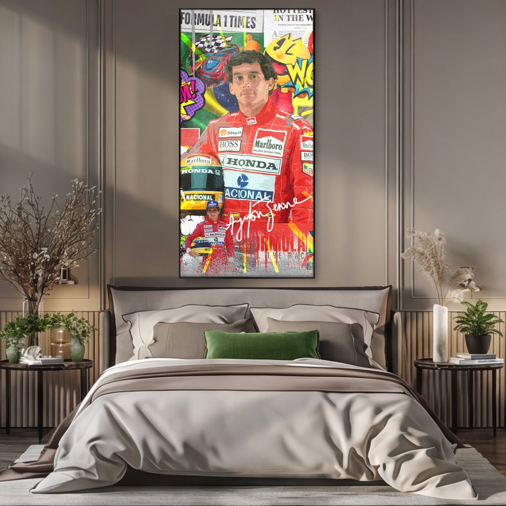 Tablou canvas cu tablou canvas cu pilotul ayrton senna, in rama de aluminiu negru, pe perete intr-un dormitor