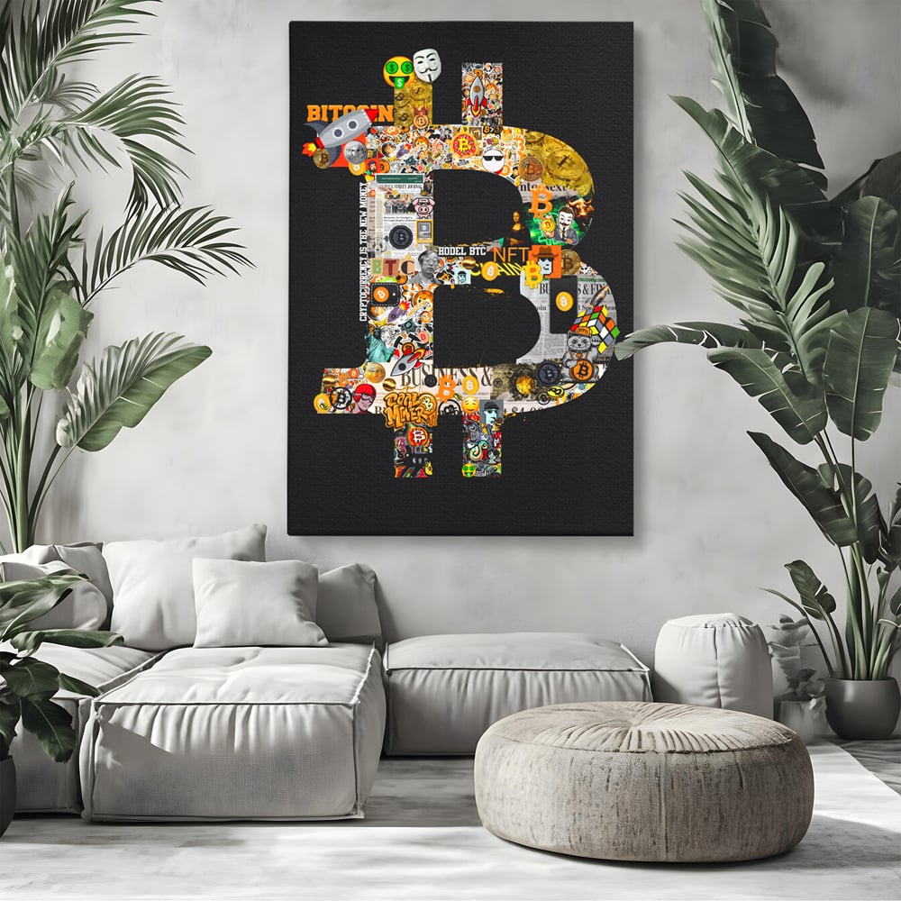 Tablou canvas cu tablou canvas cu simbolul bitcoin din colaje, fara rama, pe sasiu de lemn, pe perete intr-un living