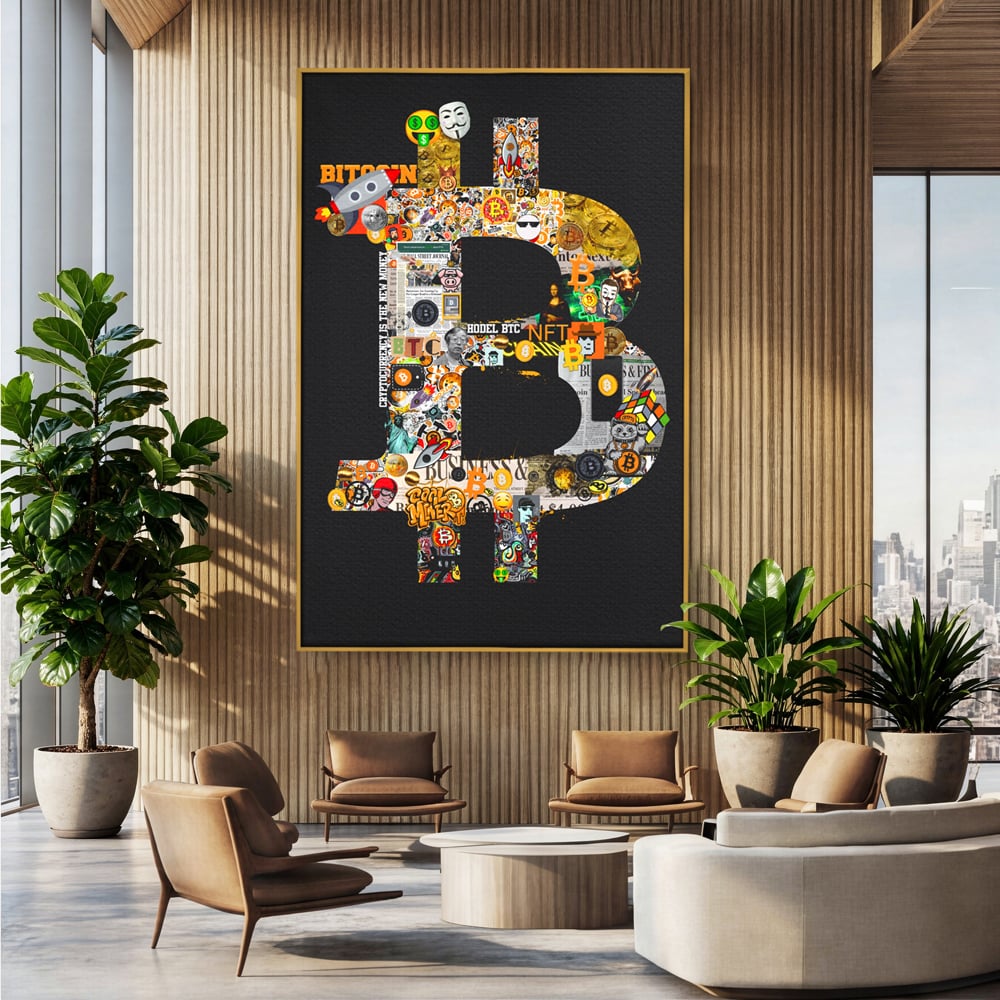 Tablou canvas cu tablou canvas cu simbolul bitcoin din colaje, in rama de aluminiu auriu, pe perete intr-un birou