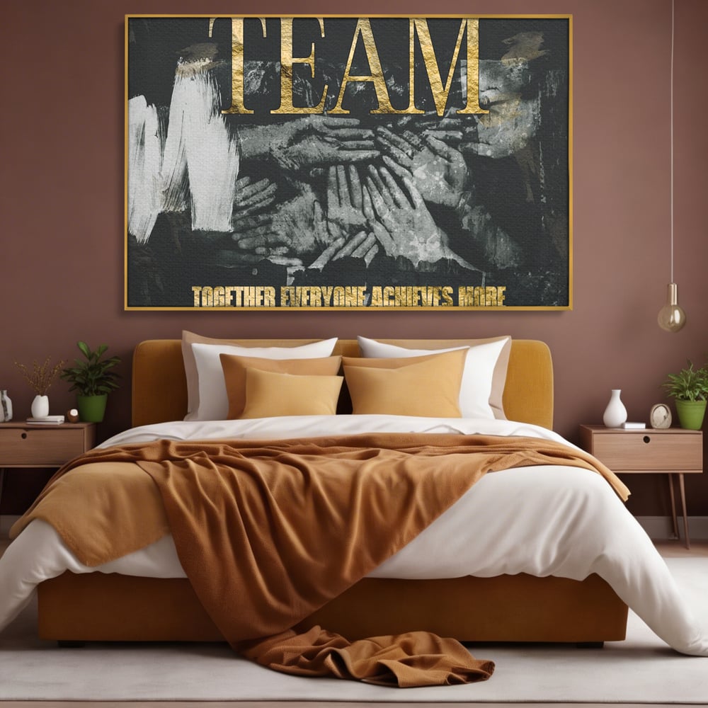 Tablou canvas cu tablou motivational cu maini si text, in rama de aluminiu auriu, pe perete intr-un dormitor