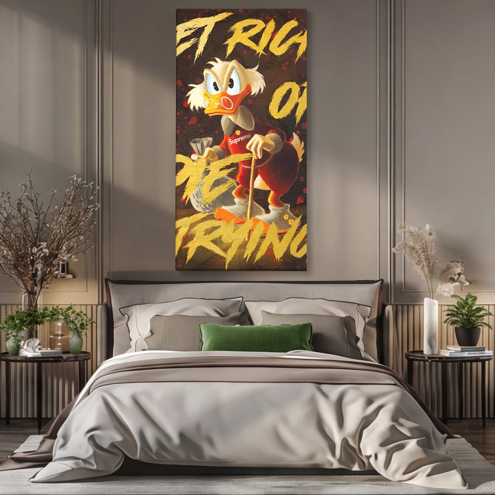 Tablou canvas cu tablou canvas cu scrooge mcduck, fara rama, pe sasiu de lemn, pe perete intr-un dormitor