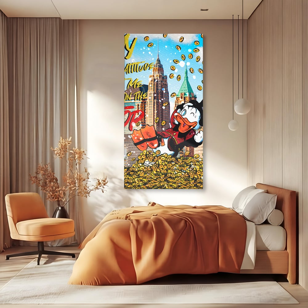 Tablou canvas cu tablou canvas cu scrooge mcduck pe munte de bani, fara rama, pe sasiu de lemn, pe perete intr-un dormitor
