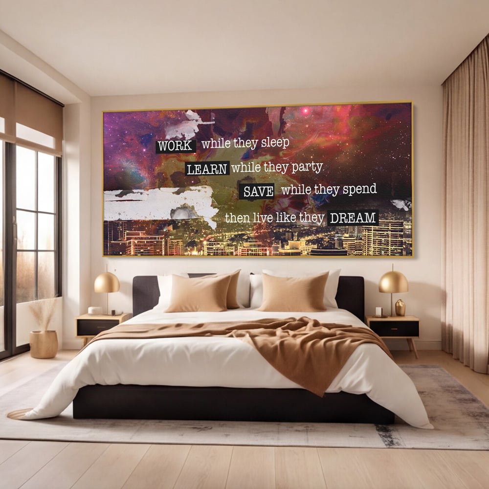 Tablou canvas cu tablou motivational cu oras si cer cosmic, in rama de aluminiu auriu, pe perete intr-un dormitor