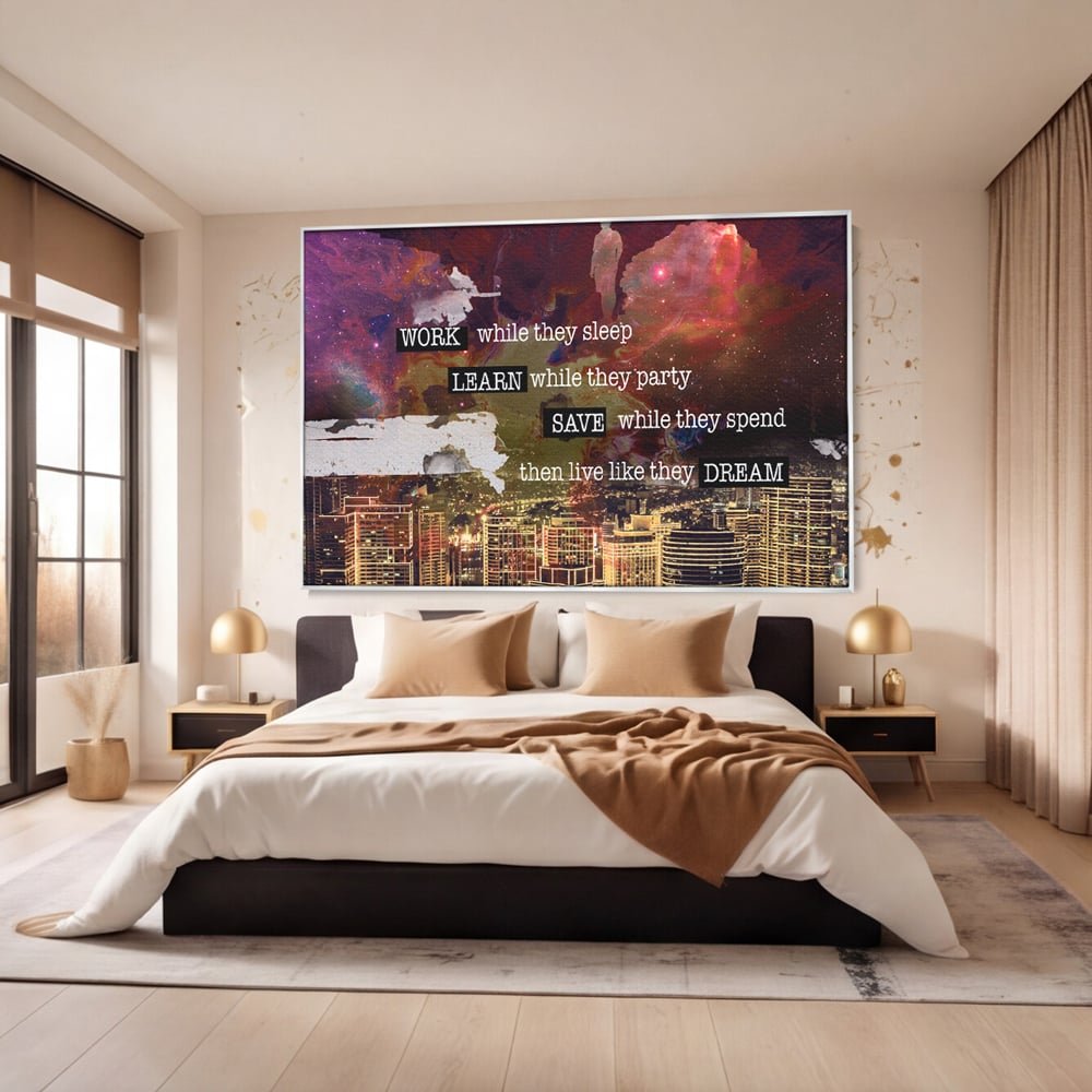 Tablou canvas cu tablou motivational cu oras si cer cosmic, in rama de aluminiu argintiu, pe perete intr-un dormitor