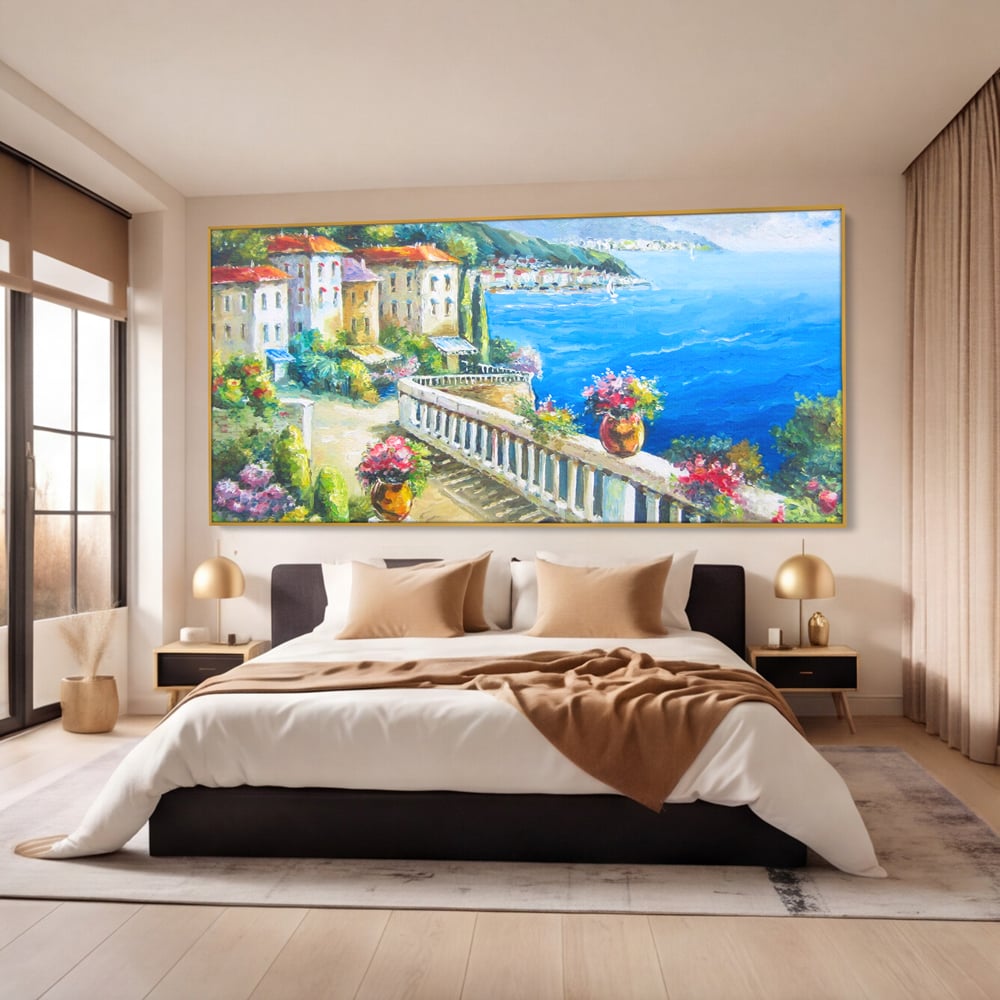 Tablou canvas cu pictura case pe malul marii, in rama de aluminiu auriu, pe perete intr-un dormitor