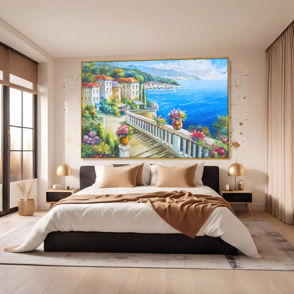 Tablou canvas cu pictura case pe malul marii, in rama de aluminiu auriu, pe perete intr-un dormitor