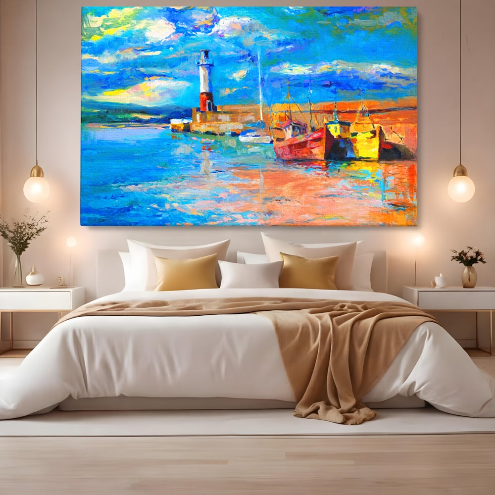 Tablou canvas cu tablou canvas cu far si barci, fara rama, pe sasiu de lemn, pe perete intr-un dormitor