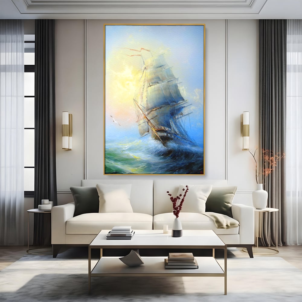 Tablou canvas cu pictura cu vapor pe valuri furtunoase, in rama de aluminiu auriu, pe perete intr-un living