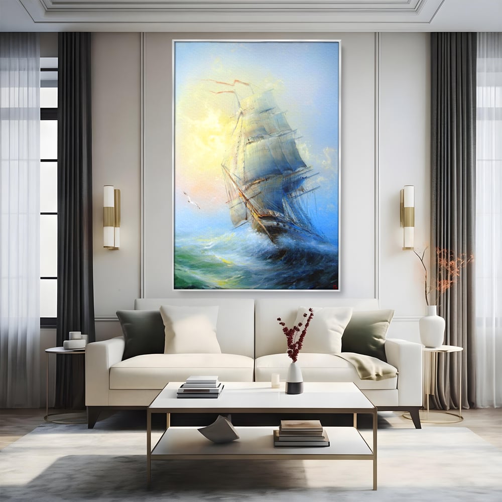Tablou canvas cu pictura cu vapor pe valuri furtunoase, in rama de aluminiu argintiu, pe perete intr-un living