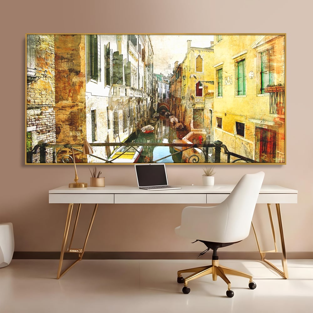 Tablou canvas cu tablou canvas cu peisaj venetian, in rama de aluminiu auriu, pe perete intr-un birou