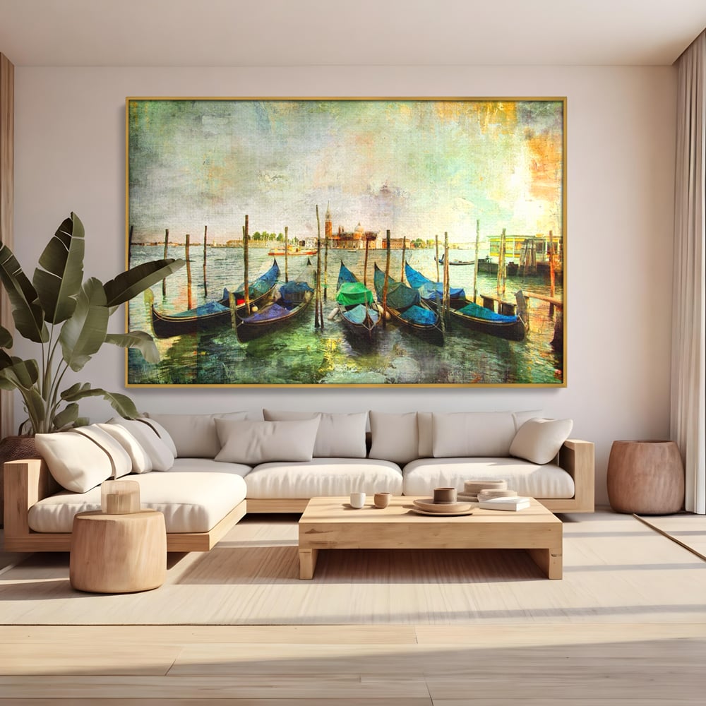 Tablou canvas cu pictura orizontala cu gondole in venetia, in rama de aluminiu auriu, pe perete intr-un living