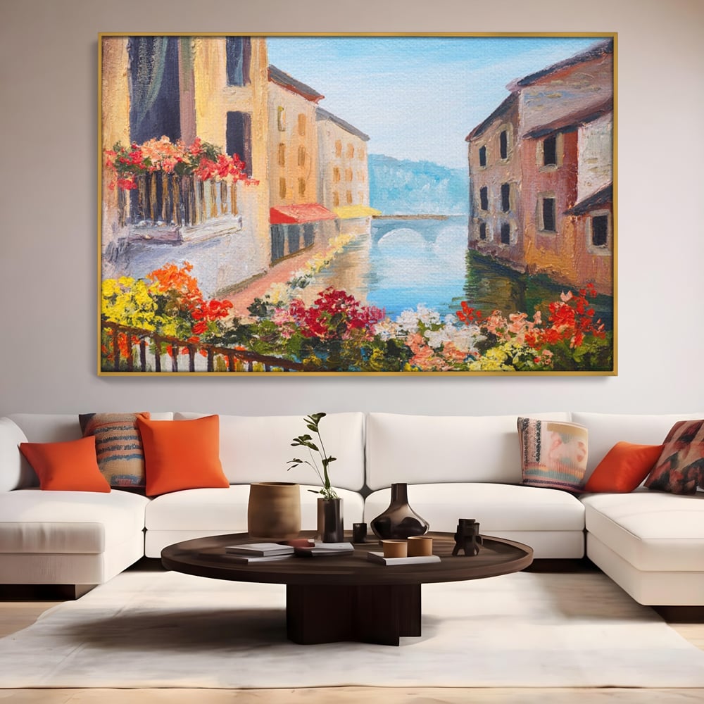 Tablou canvas cu pictura cu canal italian si flori, in rama de aluminiu auriu, pe perete intr-un living