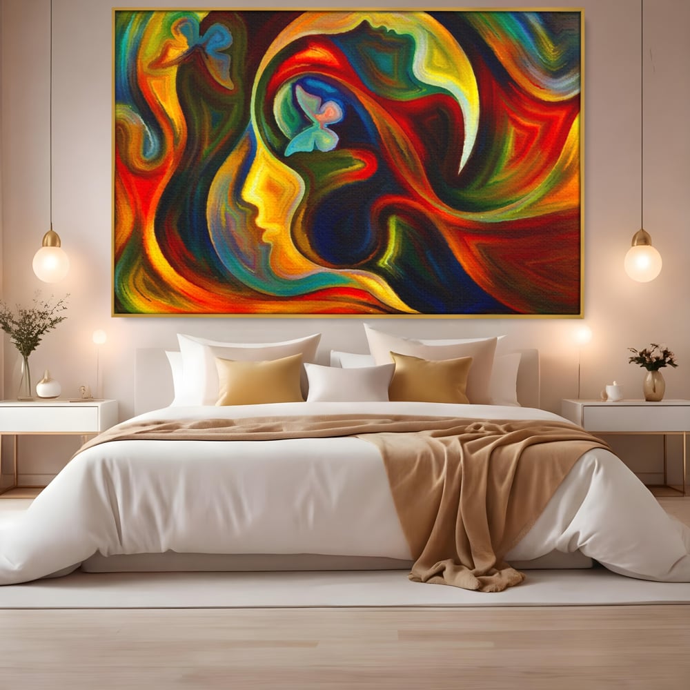 Tablou canvas cu pictura abstracta cu profil uman si fluturi, in rama de aluminiu auriu, pe perete intr-un dormitor