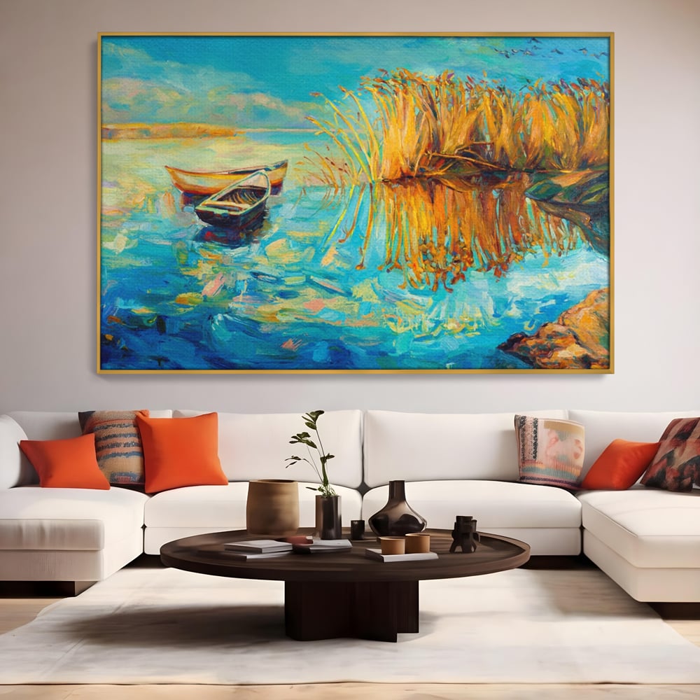 Tablou canvas peisaj cu barci pe lac, turcoaz si auriu, in rama de aluminiu auriu, pe perete intr-un living