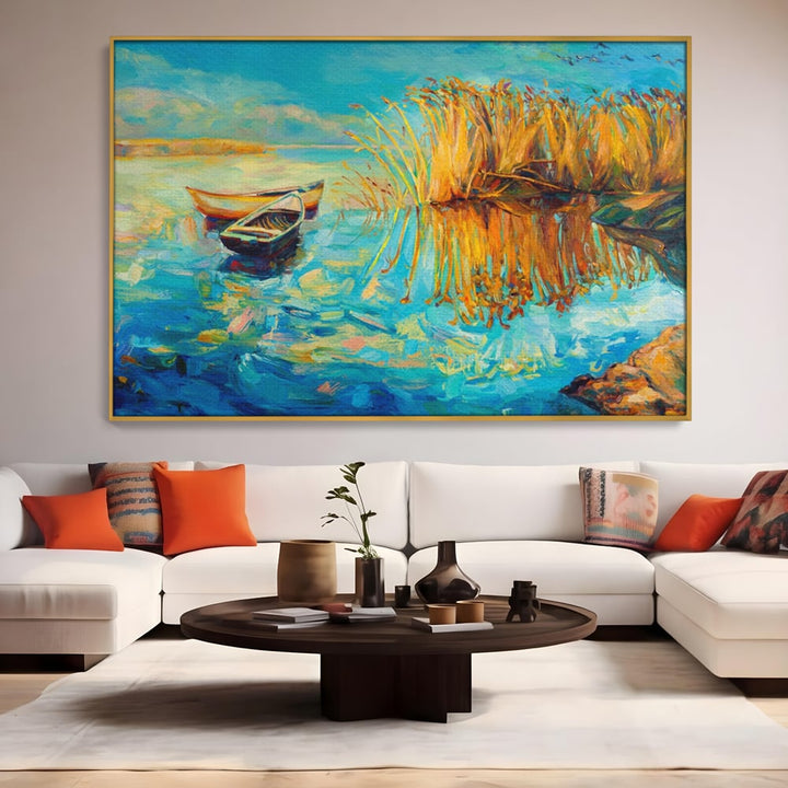 Tablou canvas peisaj cu barci pe lac, turcoaz si auriu, in rama de aluminiu auriu, pe perete intr-un living