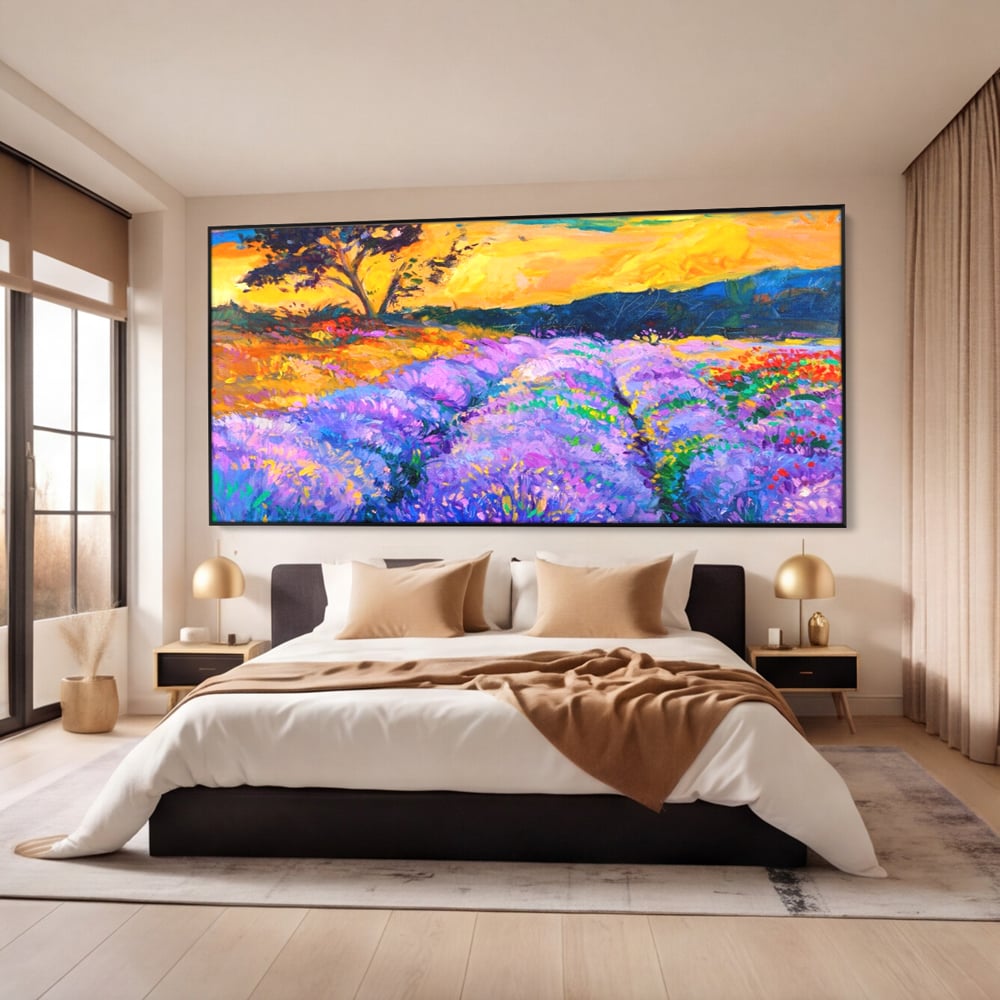 Tablou canvas cu pictura camp de lavanda la apus, in rama de aluminiu negru, pe perete intr-un dormitor