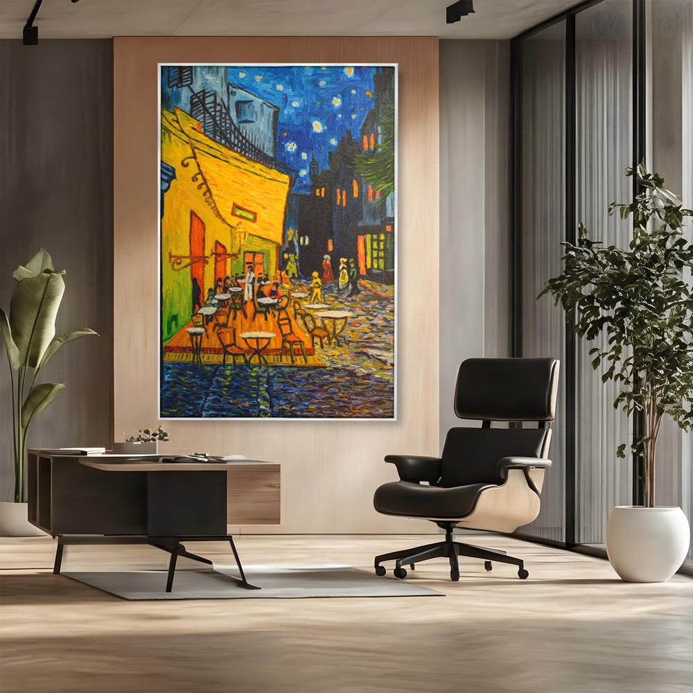 Tablou canvas cu tablou canvas cu terasa unei cafenele noaptea, in rama de aluminiu argintiu, pe perete intr-un birou