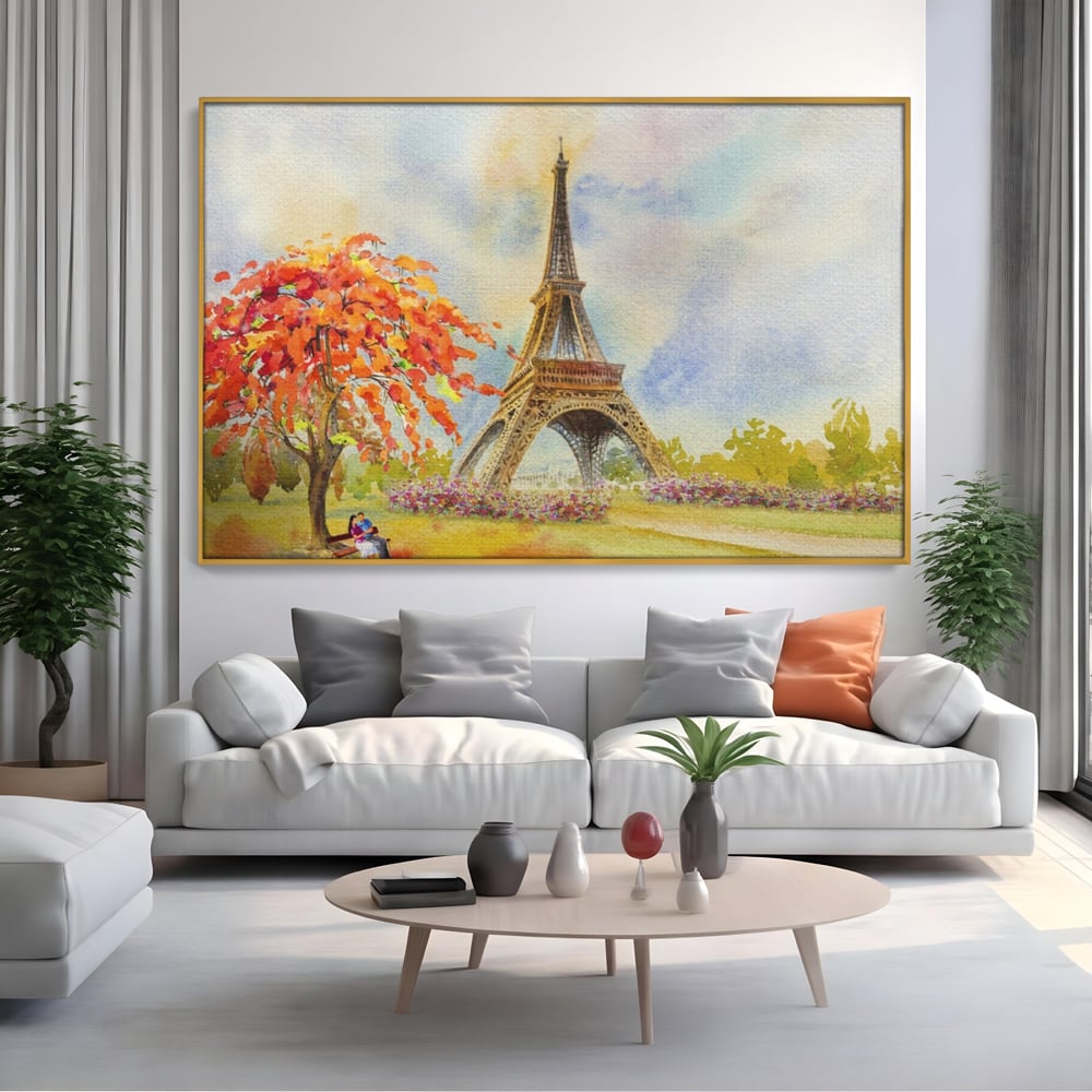 Tablou canvas cu pictura cu turnul eiffel si indragostiti, in rama de aluminiu auriu, pe perete intr-un living