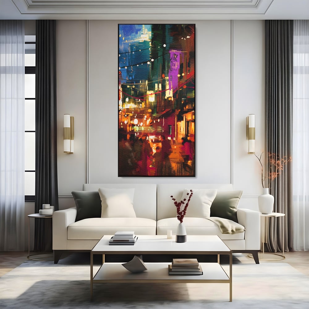 Tablou canvas cu tablou canvas cu peisaj urban nocturn, in rama de aluminiu negru, pe perete intr-un living