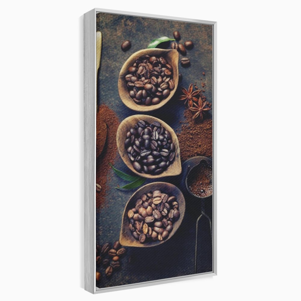 Tablou canvas cu tablou cu boabe de cafea in linguri de lemn, in rama de aluminiu argintiu
