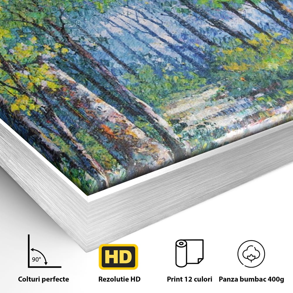 Detaliu al suprafetei: tablou canvas cu peisaj de padure, in rama de aluminiu argintiu