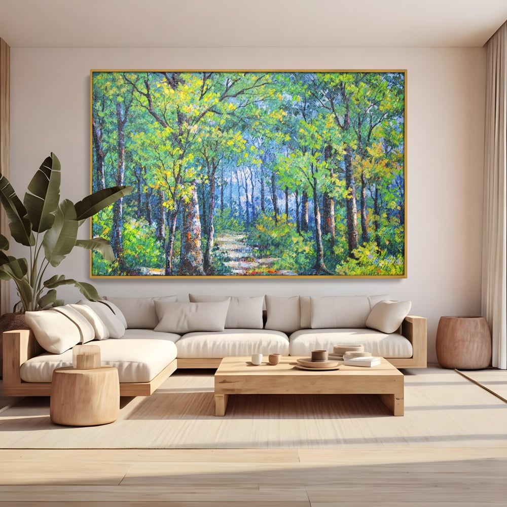 Tablou canvas cu tablou canvas cu peisaj de padure, in rama de aluminiu auriu, pe perete intr-un living