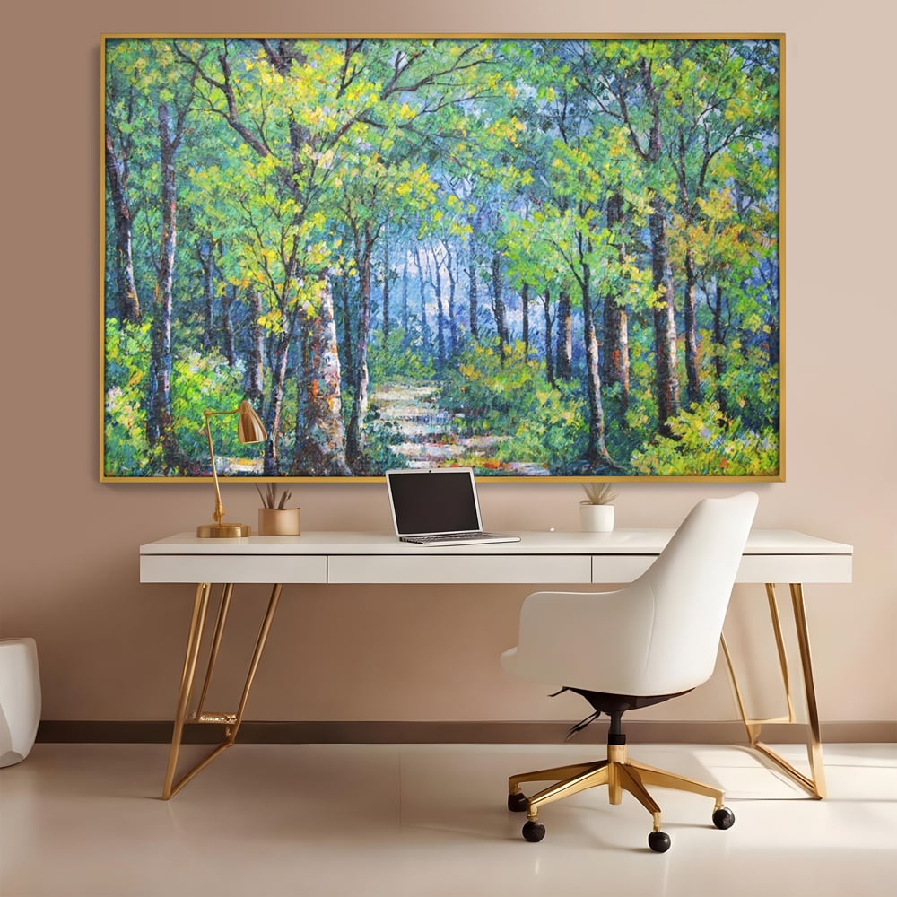 Tablou canvas cu tablou canvas cu peisaj de padure, in rama de aluminiu auriu, pe perete intr-un birou