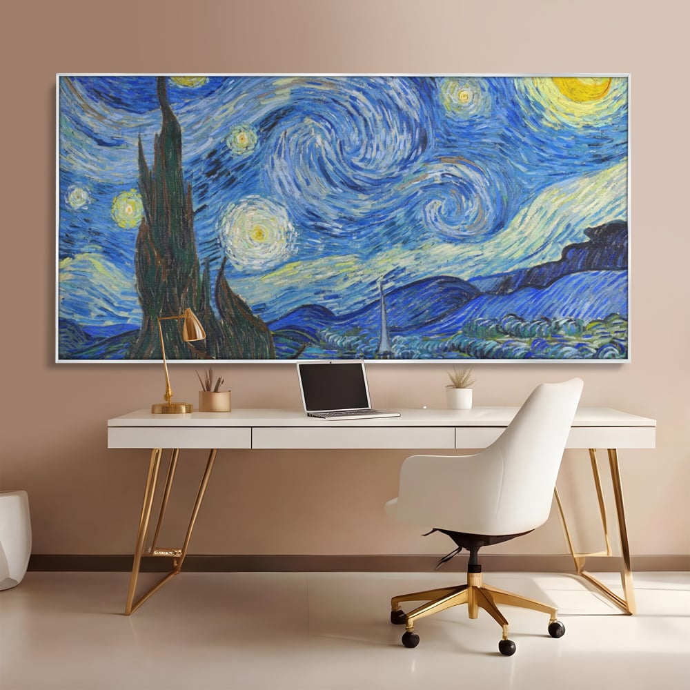 Tablou canvas cu reproducere pictura noapte instelata van gogh, in rama de aluminiu argintiu, pe perete intr-un birou