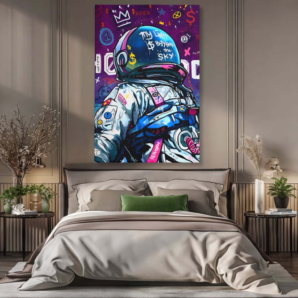 Tablou canvas cu tablou canvas cu astronaut graffiti, fara rama, pe sasiu de lemn, pe perete intr-un dormitor