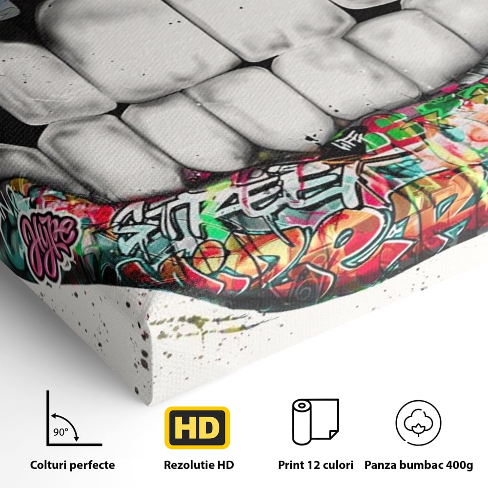 Detaliu al suprafetei: tablou canvas cu buze graffiti, fara rama, pe sasiu de lemn