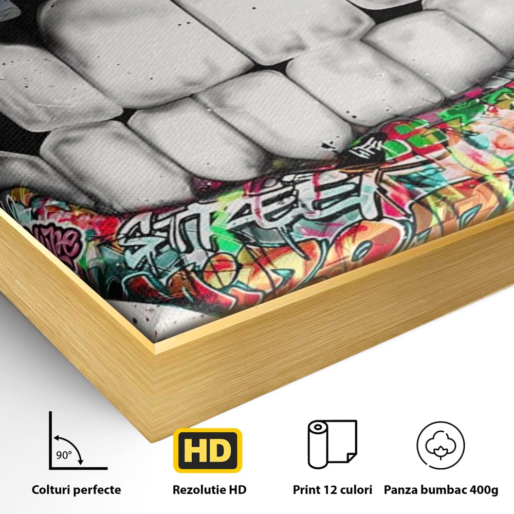 Detaliu al suprafetei: tablou canvas cu buze graffiti, in rama de aluminiu auriu