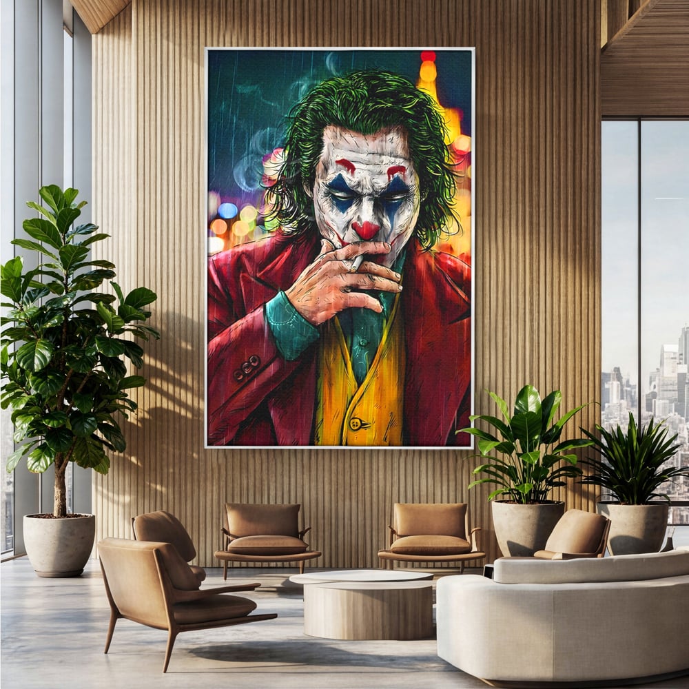 Tablou canvas cu tablou canvas cu jokerul fumand in ploaie, in rama de aluminiu argintiu, pe perete intr-un birou