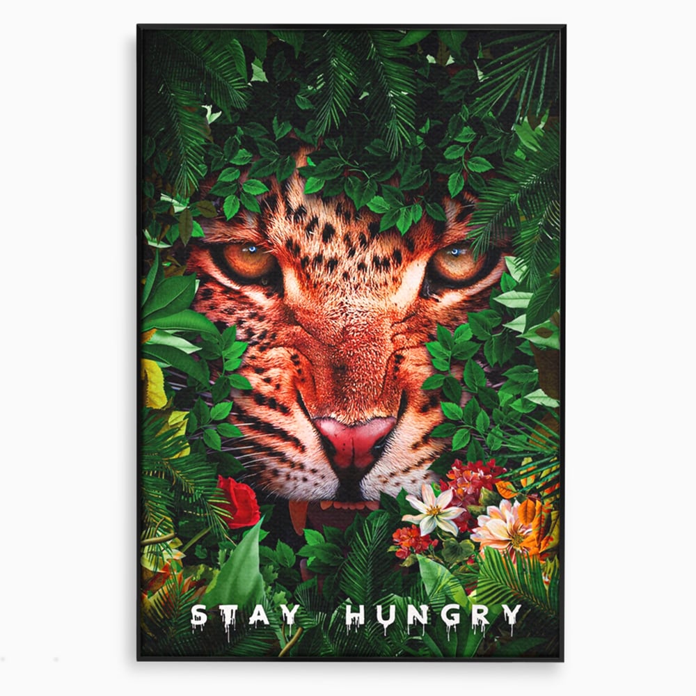 Tablou canvas cu ilustratie digitala portret tigru in jungla, in rama de aluminiu negru