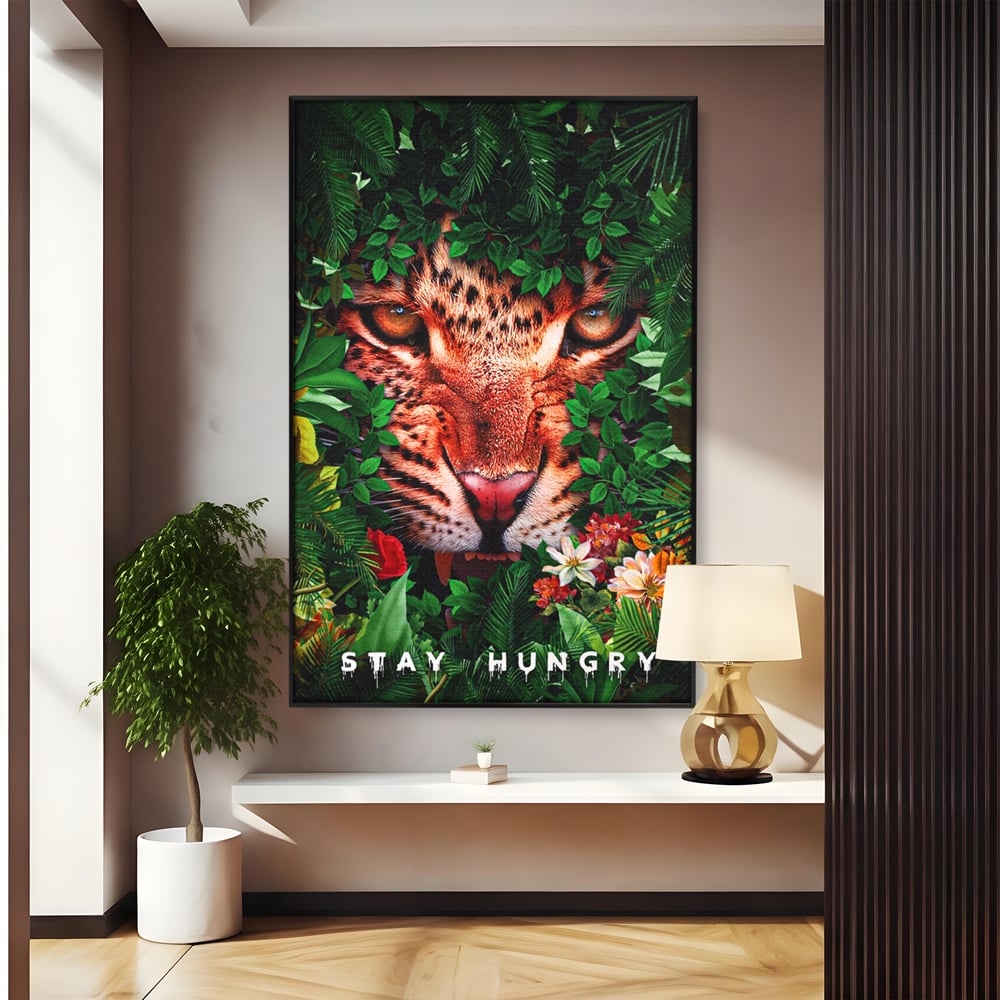 Tablou canvas cu ilustratie digitala portret tigru in jungla, in rama de aluminiu negru