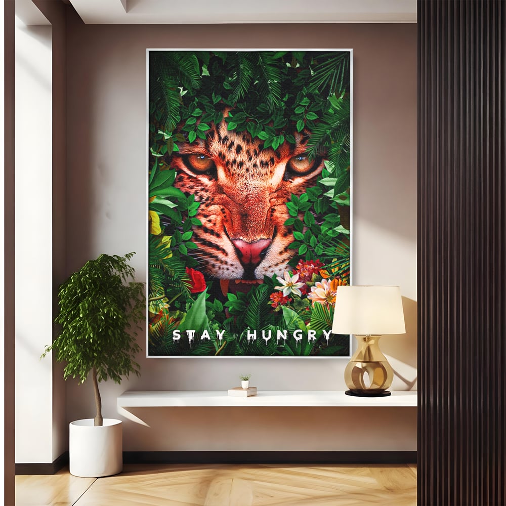 Tablou canvas cu ilustratie digitala portret tigru in jungla, in rama de aluminiu argintiu