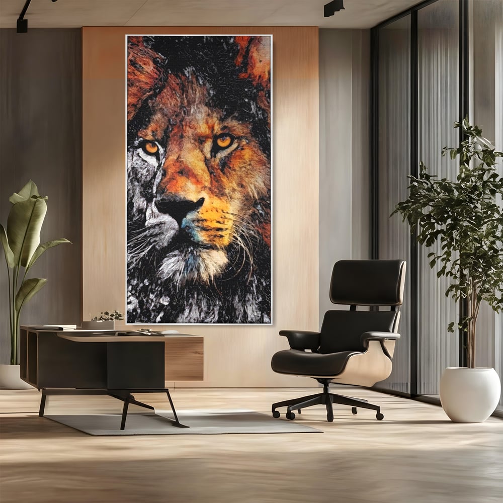 Tablou canvas cu tablou canvas cu leu stilizat, in rama de aluminiu argintiu, pe perete intr-un birou