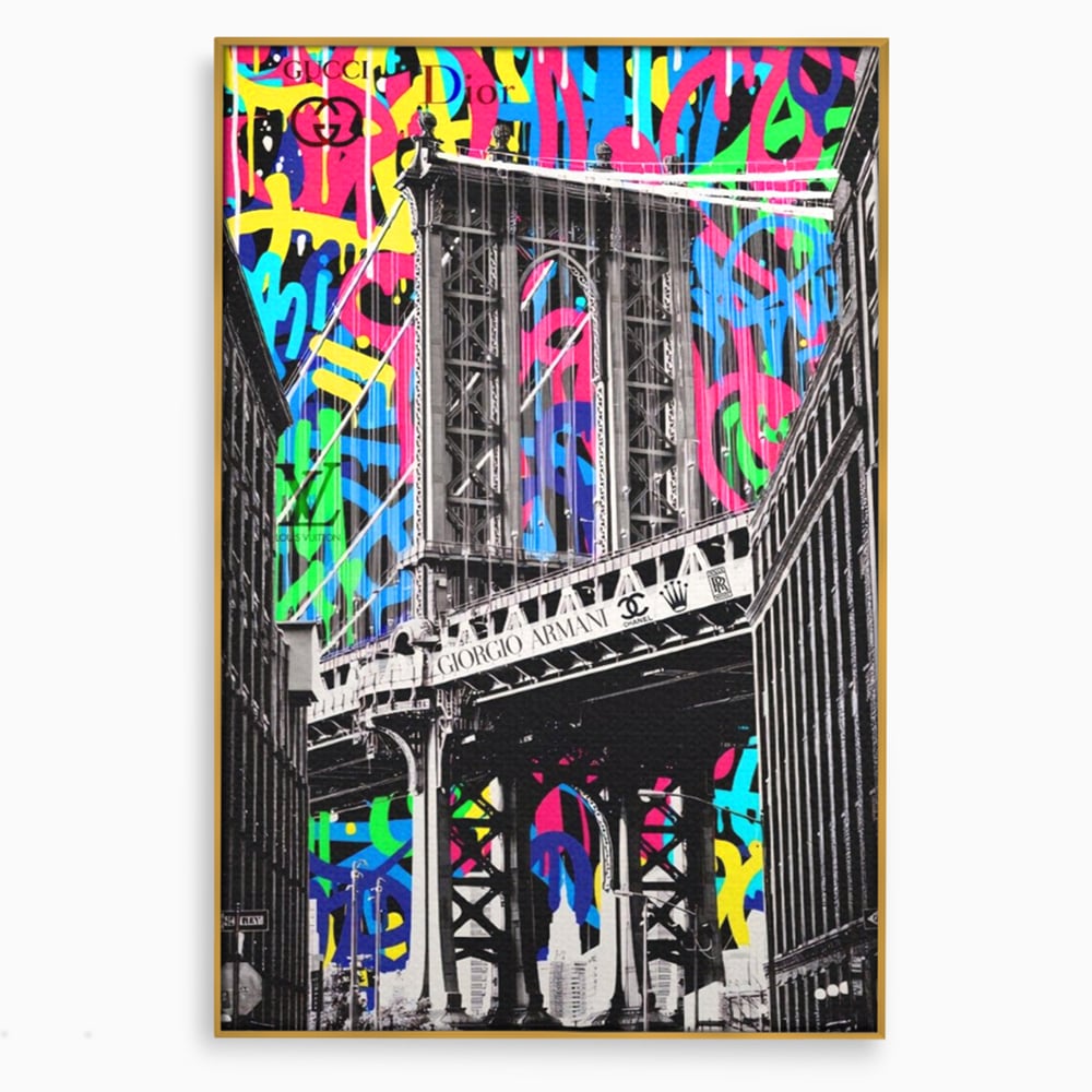 Tablou canvas cu tablou canvas cu pod si graffiti, in rama de aluminiu auriu