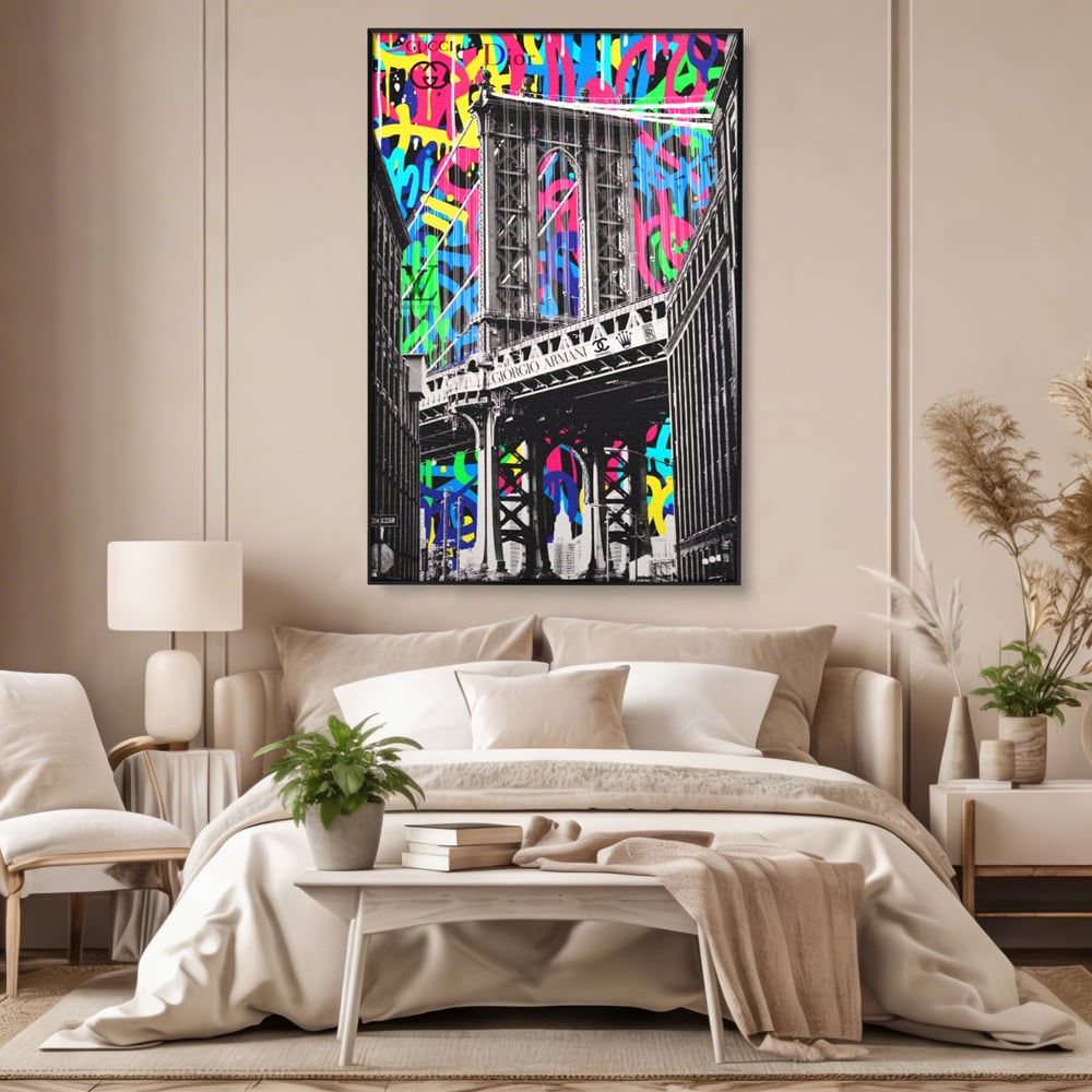 Tablou canvas cu tablou canvas cu pod si graffiti, in rama de aluminiu negru, pe perete intr-un dormitor