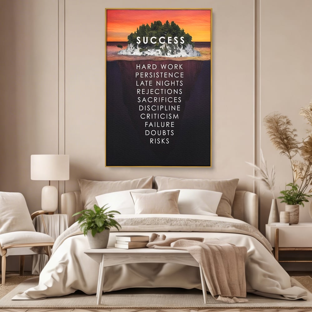 Tablou canvas cu tablou motivational cu iceberg si insula, in rama de aluminiu auriu, pe perete intr-un dormitor