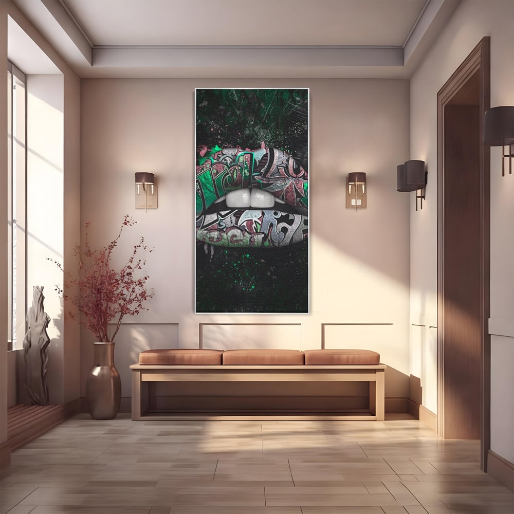 Tablou canvas cu tablou canvas cu buze si graffiti verde, in rama de aluminiu argintiu