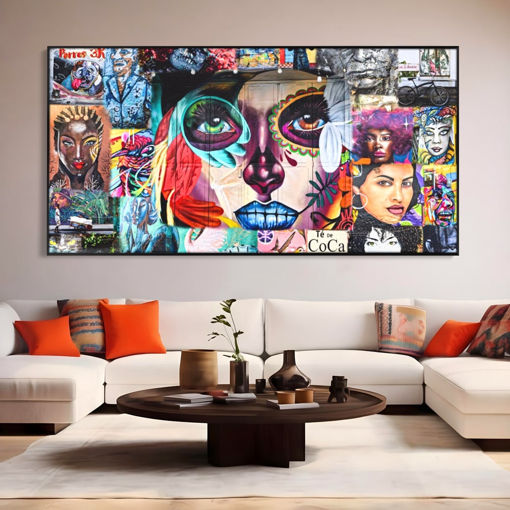 Tablou canvas cu tablou canvas cu colaj grafitti urban, in rama de aluminiu negru, pe perete intr-un living