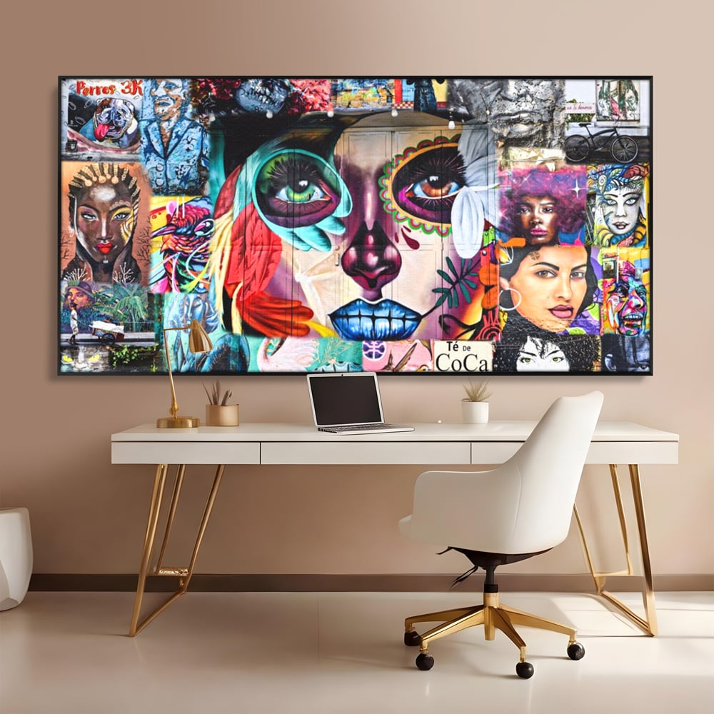Tablou canvas cu tablou canvas cu colaj grafitti urban, in rama de aluminiu negru, pe perete intr-un birou